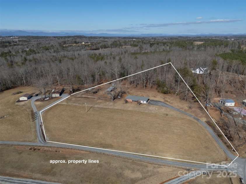 156 Eagle Nest Road, Columbus, NC 28722.  MLS# CAR4218725, YatesRealty ID 3081. 