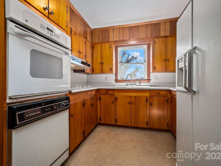 156 Eagle Nest Road, Columbus, NC 28722.  MLS# CAR4218725, YatesRealty ID 3081. 