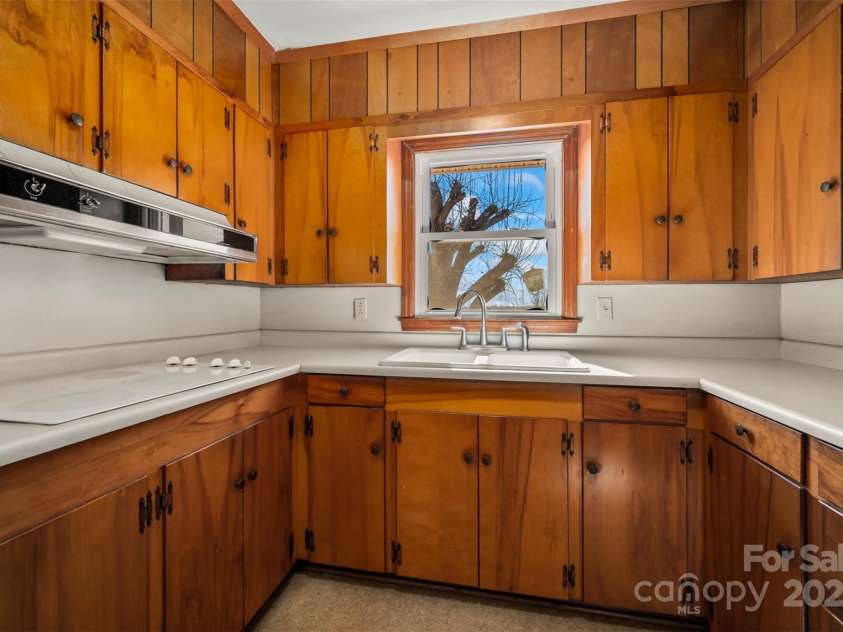 156 Eagle Nest Road, Columbus, NC 28722.  MLS# CAR4218725, YatesRealty ID 3081. 