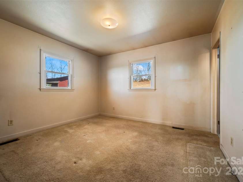 156 Eagle Nest Road, Columbus, NC 28722.  MLS# CAR4218725, YatesRealty ID 3081. 