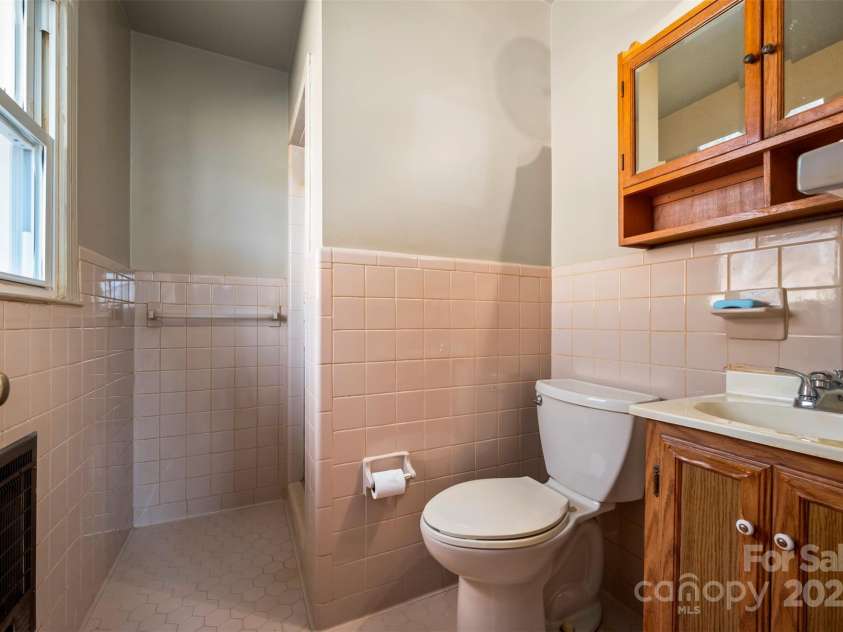 156 Eagle Nest Road, Columbus, NC 28722.  MLS# CAR4218725, YatesRealty ID 3081. 