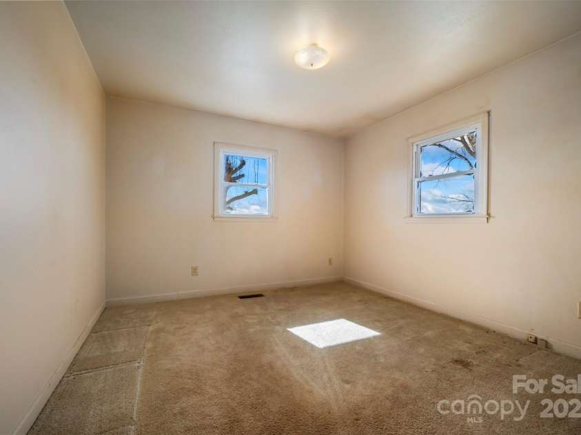 156 Eagle Nest Road, Columbus, NC 28722.  MLS# CAR4218725, YatesRealty ID 3081. 