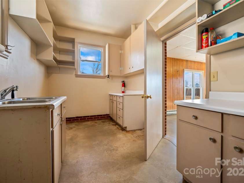 156 Eagle Nest Road, Columbus, NC 28722.  MLS# CAR4218725, YatesRealty ID 3081. 