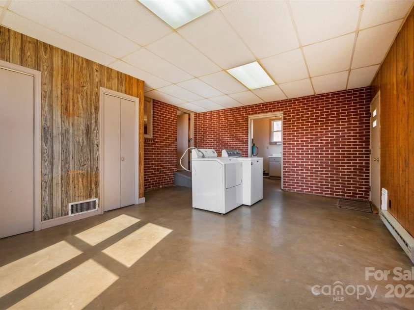 156 Eagle Nest Road, Columbus, NC 28722.  MLS# CAR4218725, YatesRealty ID 3081. 