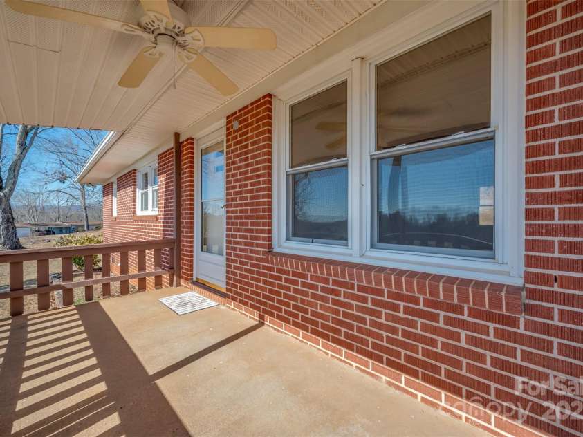 156 Eagle Nest Road, Columbus, NC 28722.  MLS# CAR4218725, YatesRealty ID 3081. 