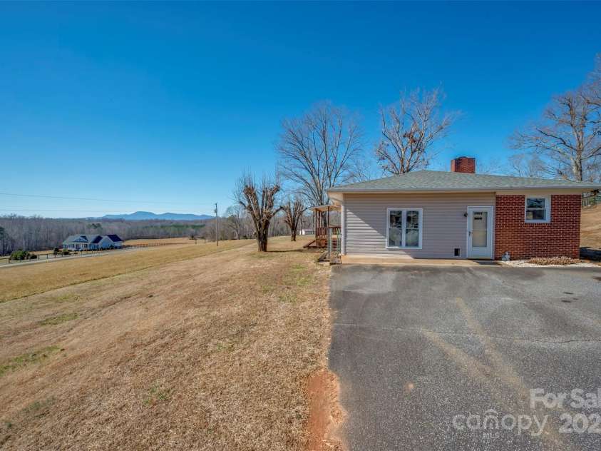 156 Eagle Nest Road, Columbus, NC 28722.  MLS# CAR4218725, YatesRealty ID 3081. 