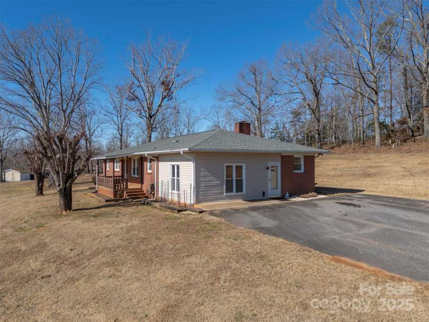 156 Eagle Nest Road, Columbus, NC 28722.  MLS# CAR4218725, YatesRealty ID 3081. 