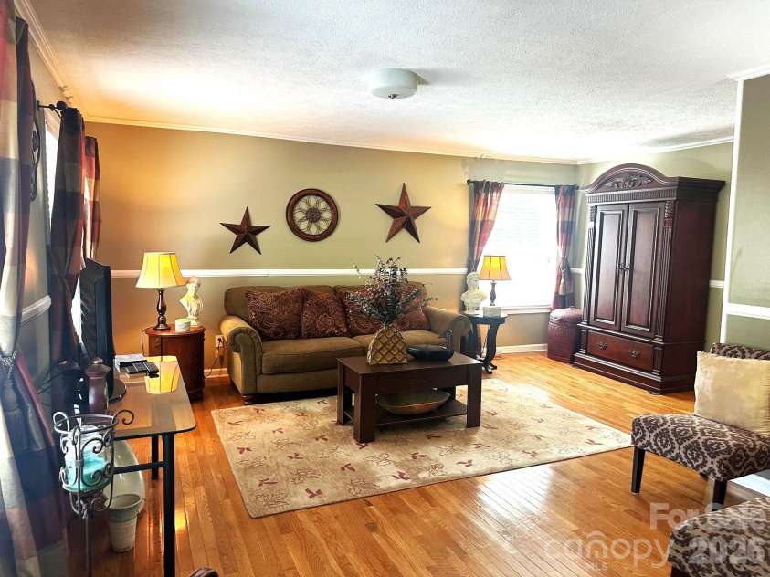 25 Norman Road, Fletcher, NC 28732.  MLS# CAR4278825, YatesRealty ID 3081. Living room