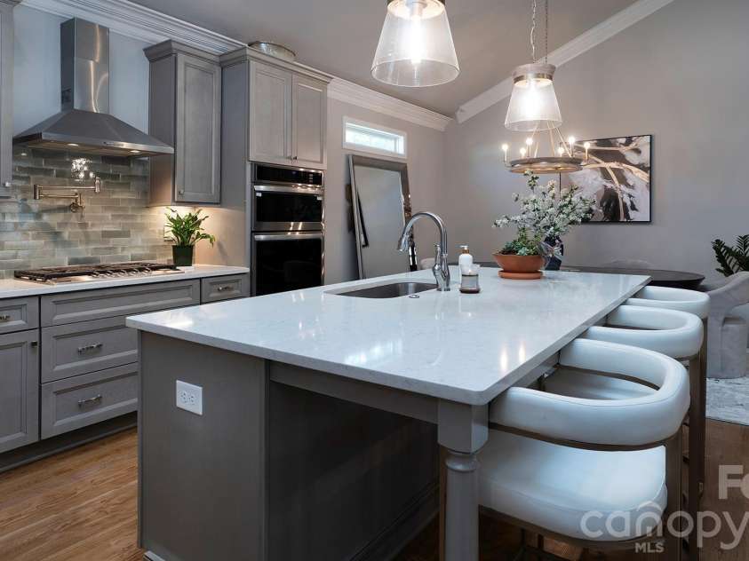 5124 Silver Trace Lane, Denver, NC 28037.  MLS# CAR4382264, YatesRealty ID 30810. Chef's kitchen