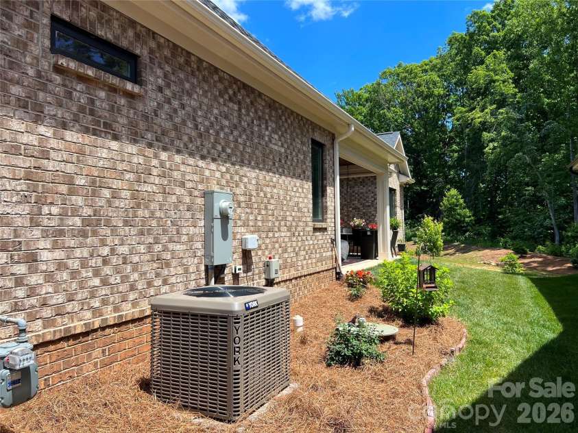 5124 Silver Trace Lane, Denver, NC 28037.  MLS# CAR4382264, YatesRealty ID 30810. Courtyard space