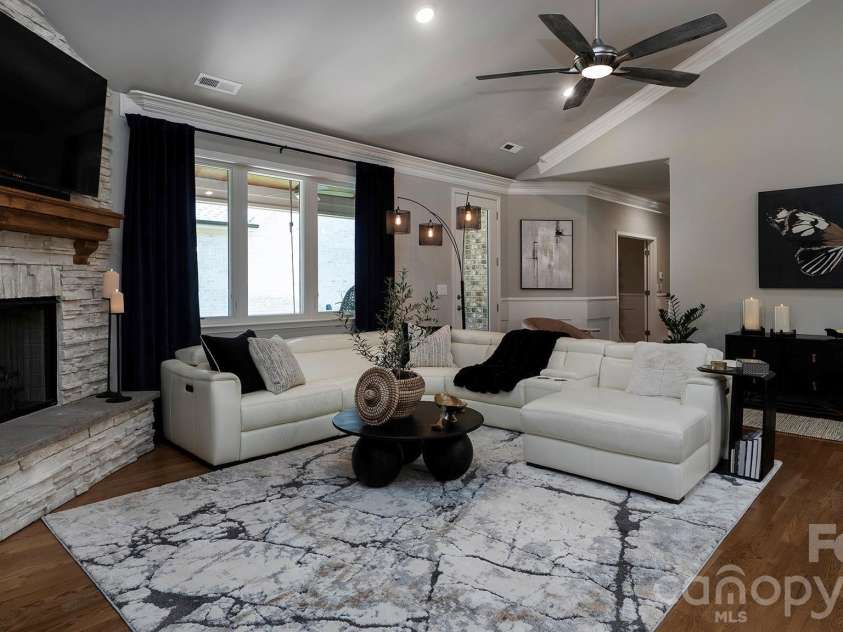 5124 Silver Trace Lane, Denver, NC 28037.  MLS# CAR4382264, YatesRealty ID 30810. Living Room