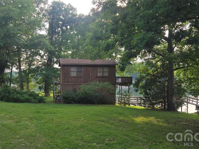 565 Bonum Road, Lake Wylie, SC 29710.  MLS# CAR4391525, YatesRealty ID 30811. 