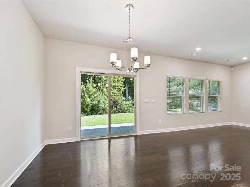8512 Pennegrove Circle, Charlotte, NC 28214.  MLS# CAR4281717, YatesRealty ID 30811. Dining Area