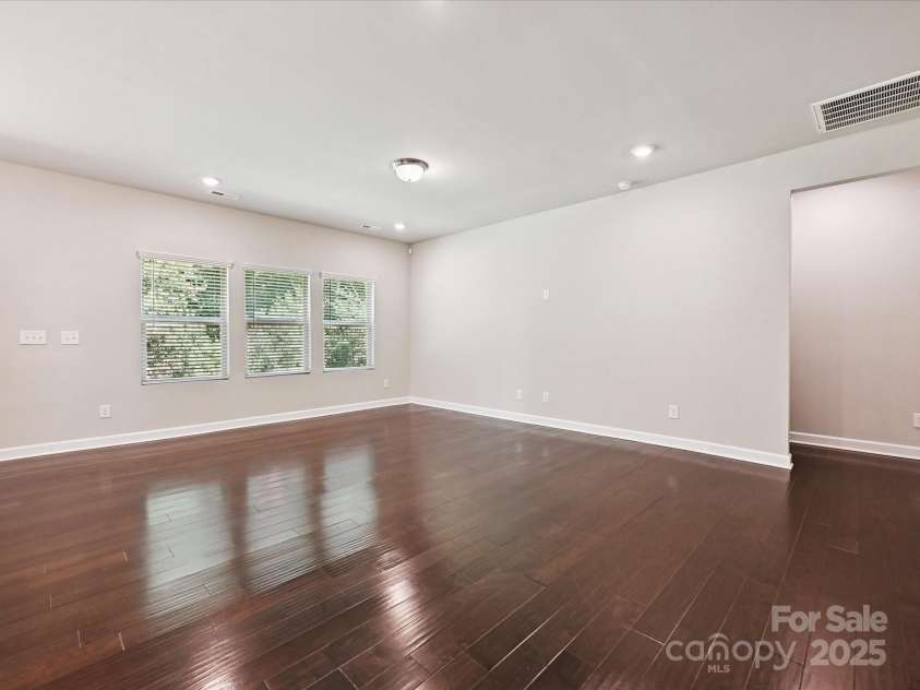 8512 Pennegrove Circle, Charlotte, NC 28214.  MLS# CAR4281717, YatesRealty ID 30811. Great Room