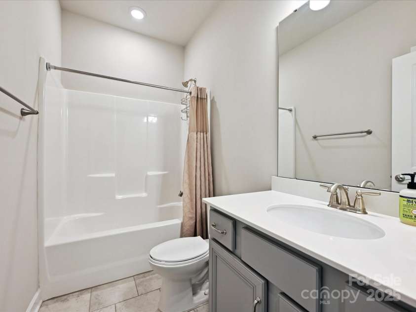 8512 Pennegrove Circle, Charlotte, NC 28214.  MLS# CAR4281717, YatesRealty ID 30811. Guest Bathroom