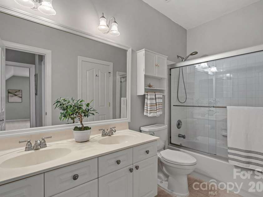 3124 Rhett Butler Place, Charlotte, NC 28270.  MLS# CAR4384356, YatesRealty ID 30812. Full Bath