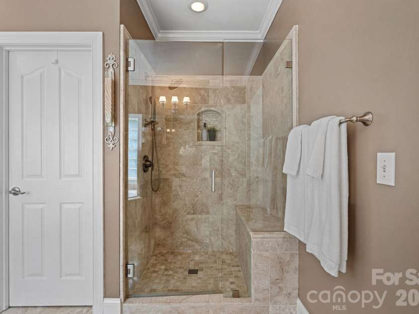 3124 Rhett Butler Place, Charlotte, NC 28270.  MLS# CAR4384356, YatesRealty ID 30812. Primary Bath