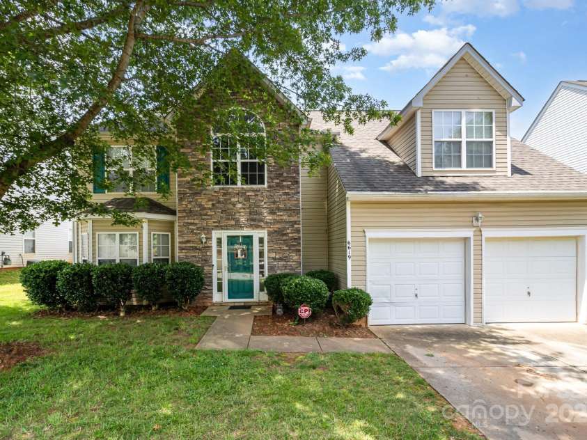 6619 Bittinger Court, Charlotte, NC 28216.  MLS# CAR4273105, YatesRealty ID 30813. 