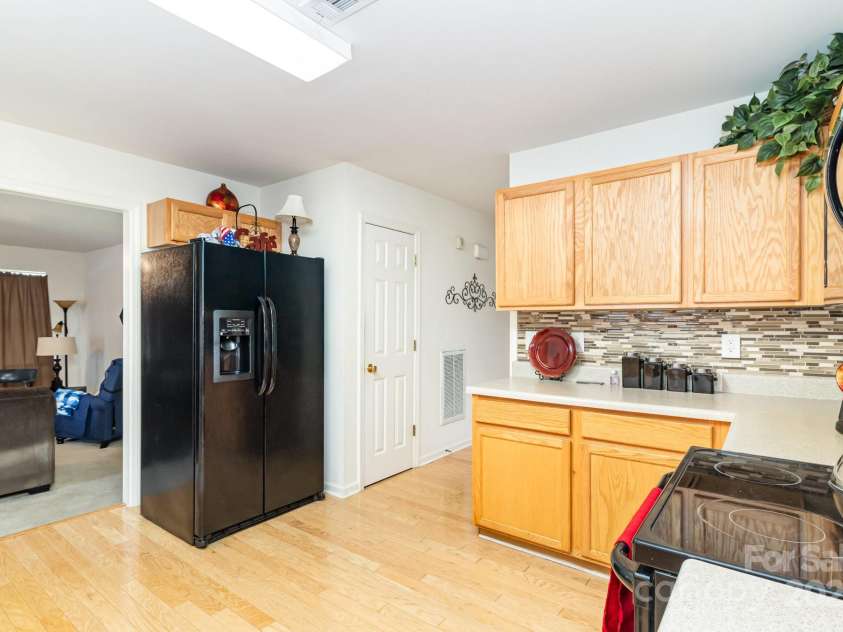 6619 Bittinger Court, Charlotte, NC 28216.  MLS# CAR4273105, YatesRealty ID 30813. 