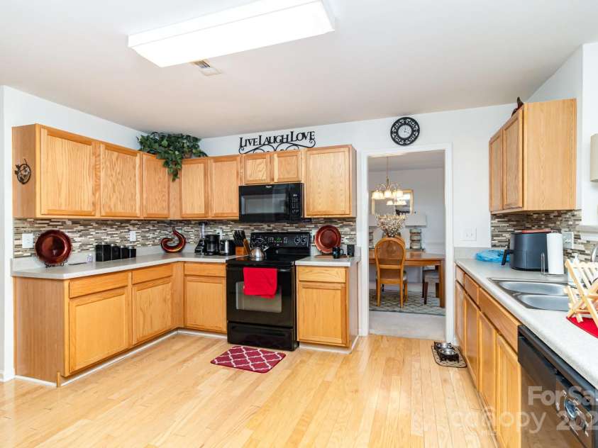 6619 Bittinger Court, Charlotte, NC 28216.  MLS# CAR4273105, YatesRealty ID 30813. 