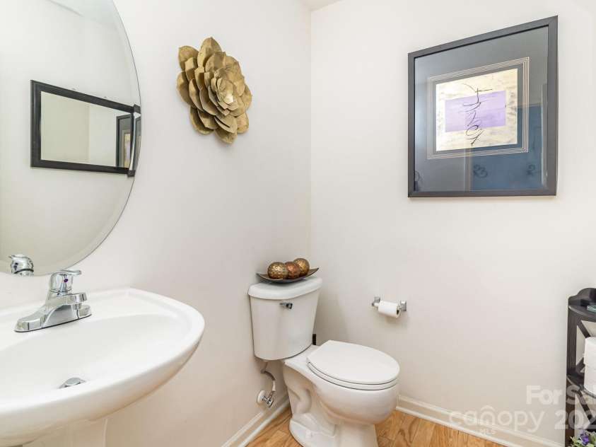 6619 Bittinger Court, Charlotte, NC 28216.  MLS# CAR4273105, YatesRealty ID 30813. 