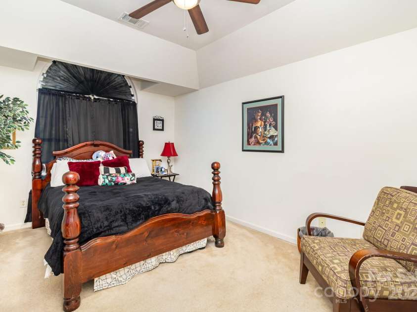 6619 Bittinger Court, Charlotte, NC 28216.  MLS# CAR4273105, YatesRealty ID 30813. 