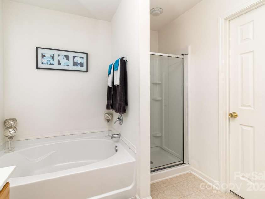 6619 Bittinger Court, Charlotte, NC 28216.  MLS# CAR4273105, YatesRealty ID 30813. 