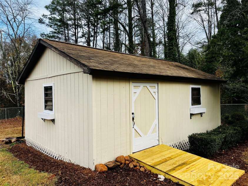185 Brookmont Avenue, Forest City, NC 28043.  MLS# CAR4207770, YatesRealty ID 30814. 