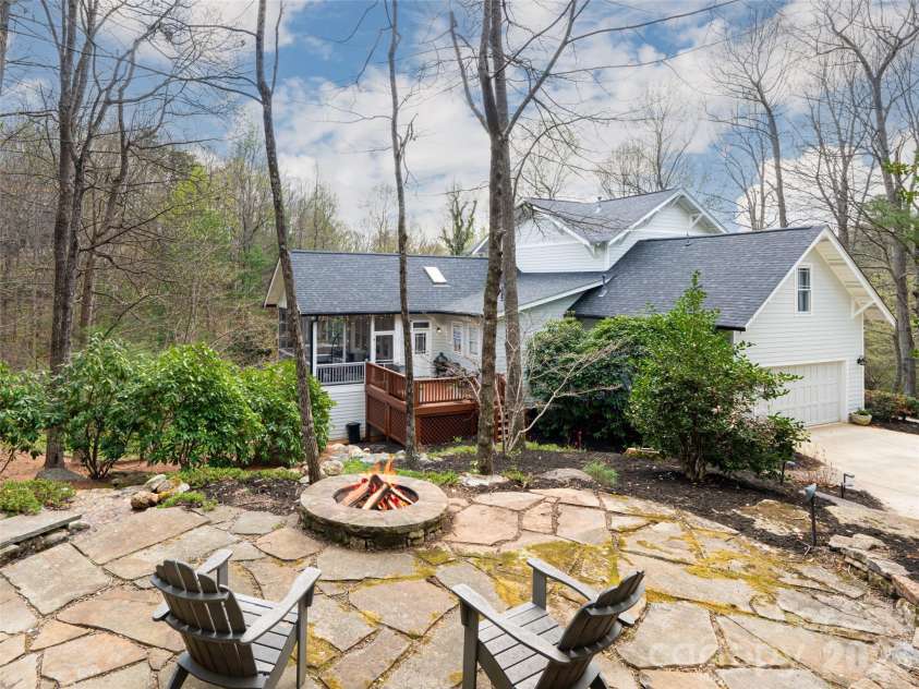 67 White Ash Drive, Asheville, NC 28803.  MLS# CAR4366928, YatesRealty ID 30814. 