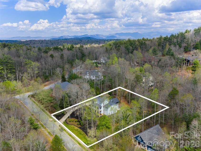 67 White Ash Drive, Asheville, NC 28803.  MLS# CAR4366928, YatesRealty ID 30814. 