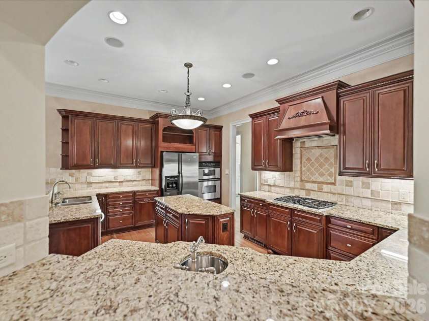 1208 Venetian Way Drive, Waxhaw, NC 28173.  MLS# CAR4385660, YatesRealty ID 30815. Kitchen