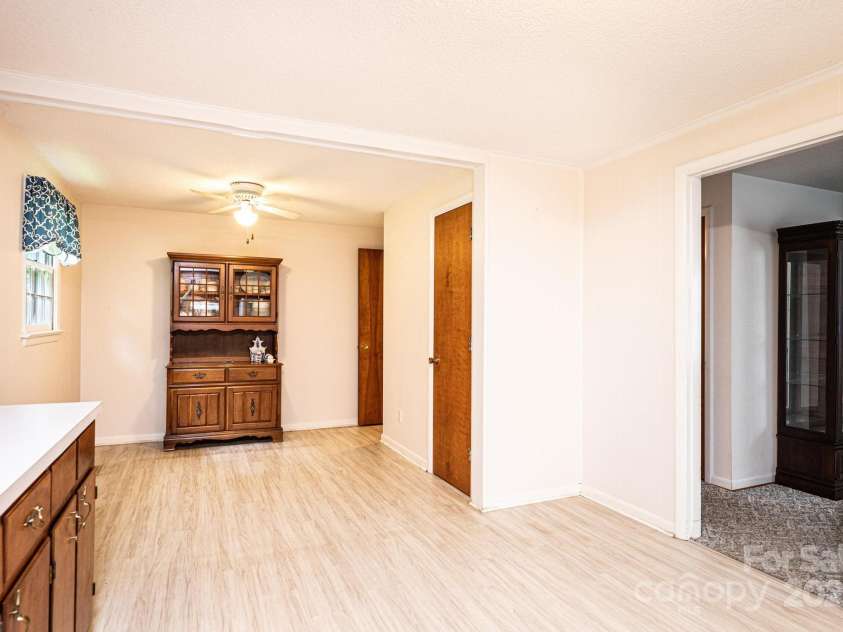 2131 24th Street, Hickory, NC 28601.  MLS# CAR4284505, YatesRealty ID 30815. 