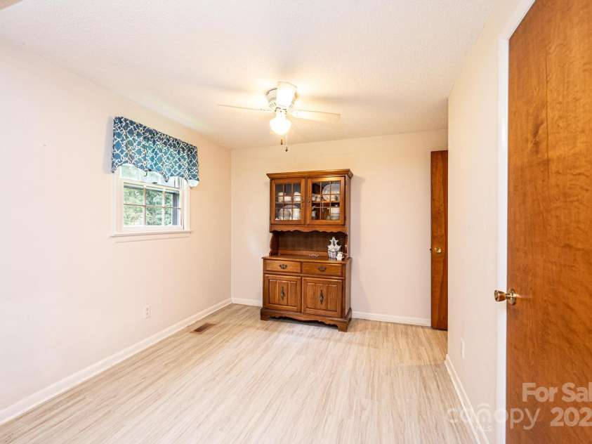 2131 24th Street, Hickory, NC 28601.  MLS# CAR4284505, YatesRealty ID 30815. 