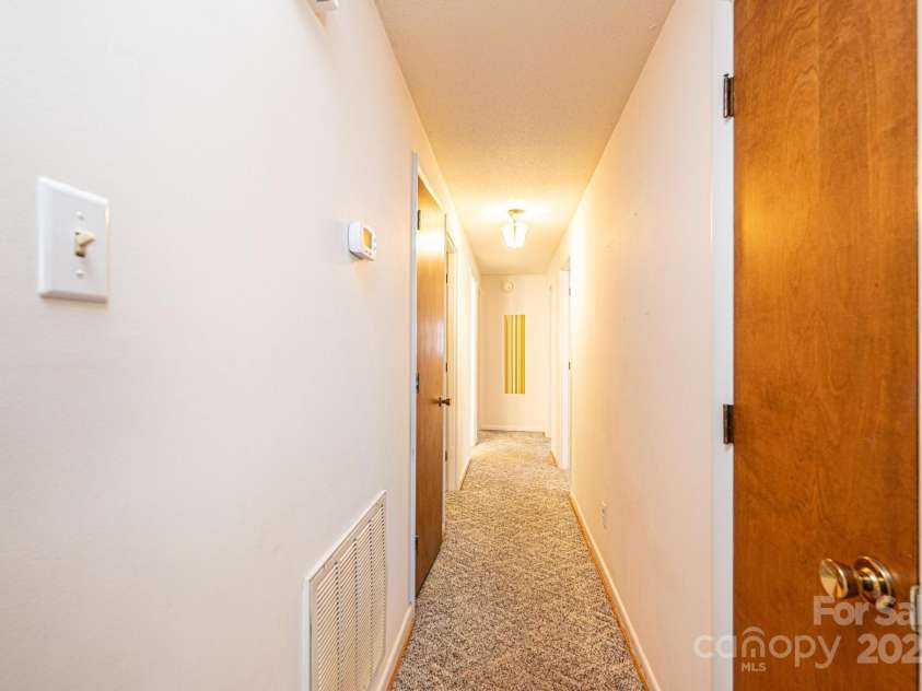 2131 24th Street, Hickory, NC 28601.  MLS# CAR4284505, YatesRealty ID 30815. 