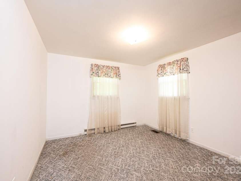 2131 24th Street, Hickory, NC 28601.  MLS# CAR4284505, YatesRealty ID 30815. 