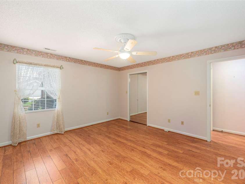 11 Heather Way, Candler, NC 28715.  MLS# CAR4381807, YatesRealty ID 30816. 2nd Bedroom