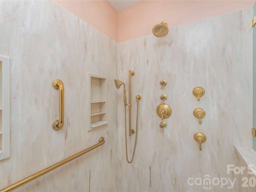 11 Heather Way, Candler, NC 28715.  MLS# CAR4381807, YatesRealty ID 30816. 