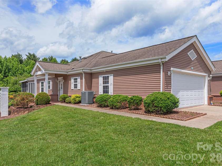 11 Heather Way, Candler, NC 28715.  MLS# CAR4381807, YatesRealty ID 30816. 