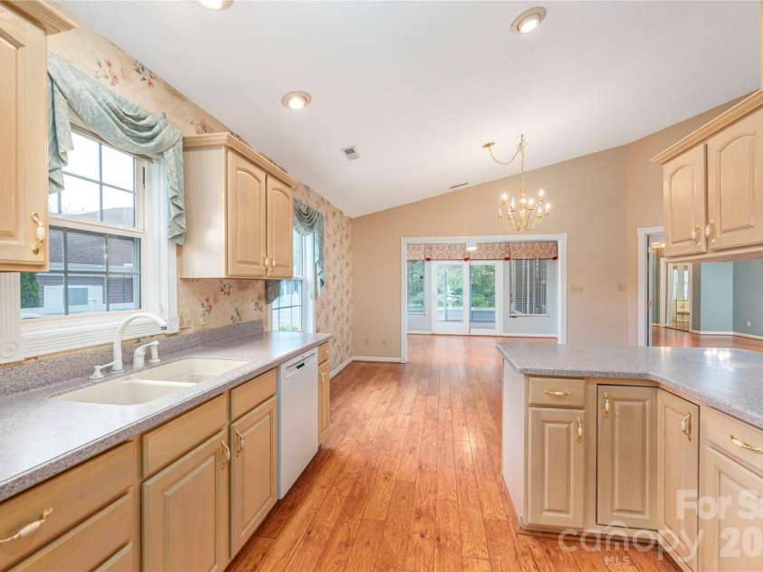 11 Heather Way, Candler, NC 28715.  MLS# CAR4381807, YatesRealty ID 30816. Kitchen