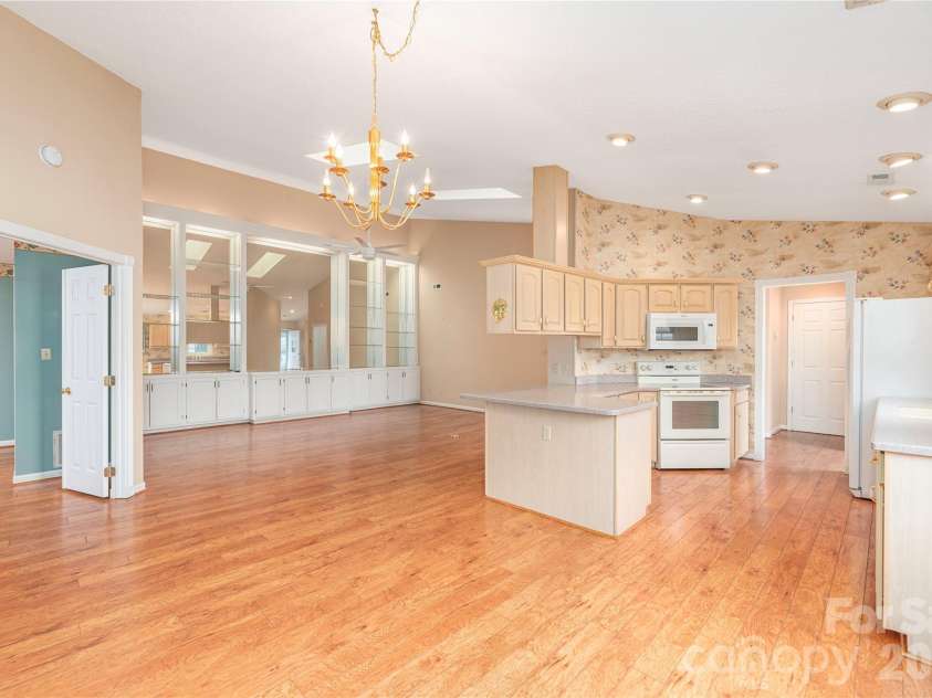 11 Heather Way, Candler, NC 28715.  MLS# CAR4381807, YatesRealty ID 30816. Open floor plan