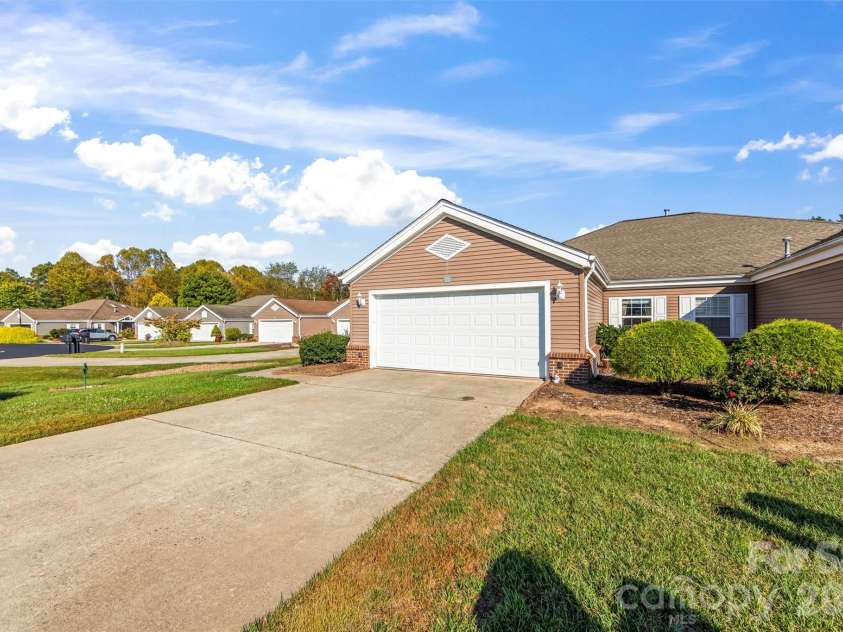 11 Heather Way, Candler, NC 28715.  MLS# CAR4435502, YatesRealty ID 30816. Driveway