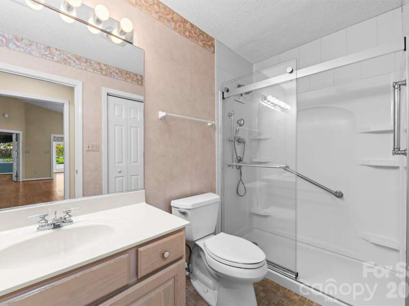 11 Heather Way, Candler, NC 28715.  MLS# CAR4435502, YatesRealty ID 30816. Guest Bathroom