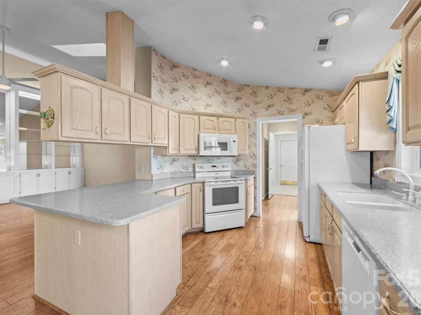 11 Heather Way, Candler, NC 28715.  MLS# CAR4435502, YatesRealty ID 30816. Kitchen
