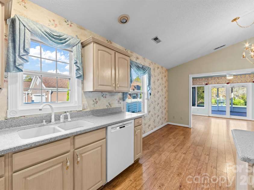 11 Heather Way, Candler, NC 28715.  MLS# CAR4435502, YatesRealty ID 30816. Kitchen