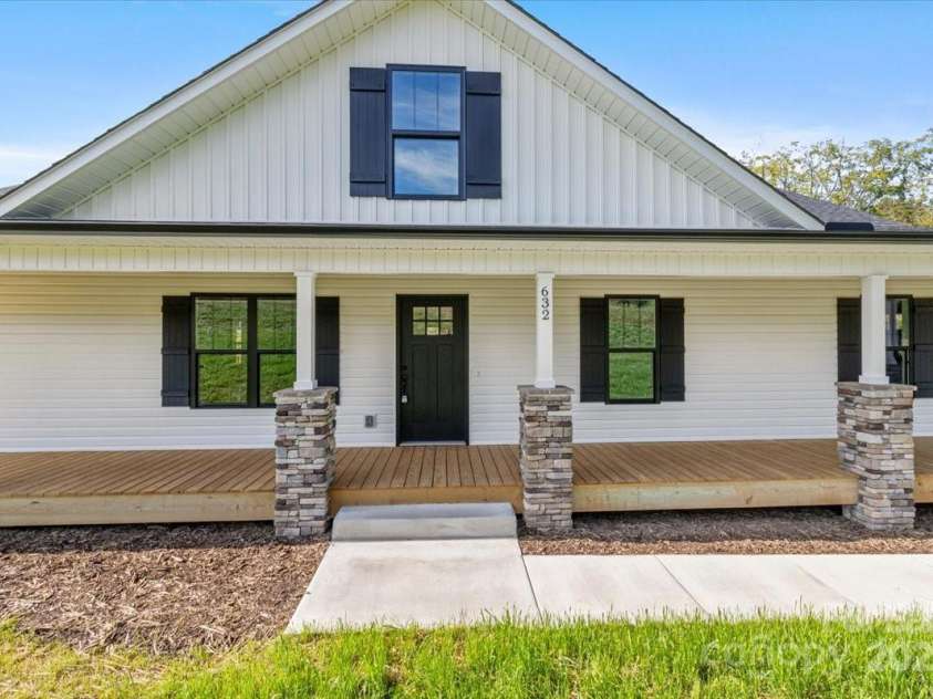 632 Morlin Acres Drive, Marshall, NC 28753.  MLS# CAR4264101, YatesRealty ID 30816. 