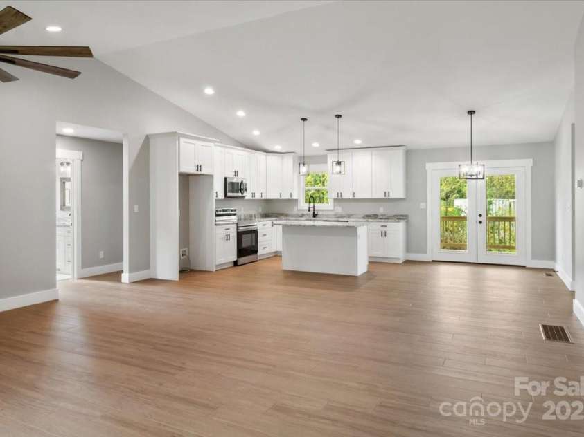 632 Morlin Acres Drive, Marshall, NC 28753.  MLS# CAR4264101, YatesRealty ID 30816. 