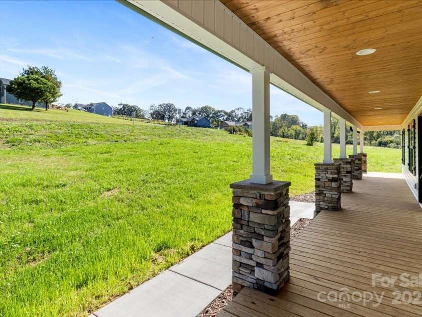 632 Morlin Acres Drive, Marshall, NC 28753.  MLS# CAR4264101, YatesRealty ID 30816. 