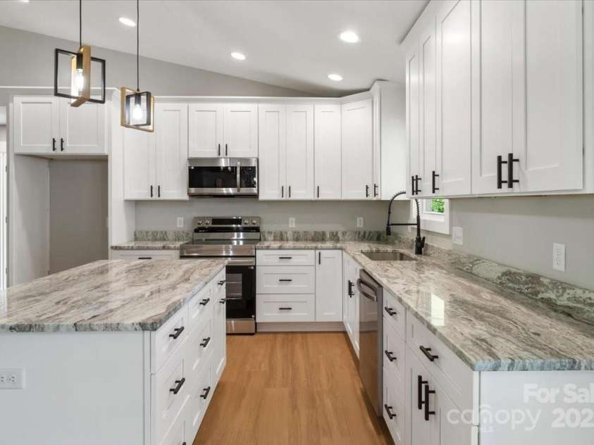 632 Morlin Acres Drive, Marshall, NC 28753.  MLS# CAR4264101, YatesRealty ID 30816. 