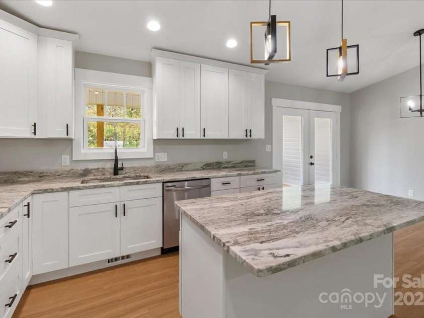 632 Morlin Acres Drive, Marshall, NC 28753.  MLS# CAR4264101, YatesRealty ID 30816. 