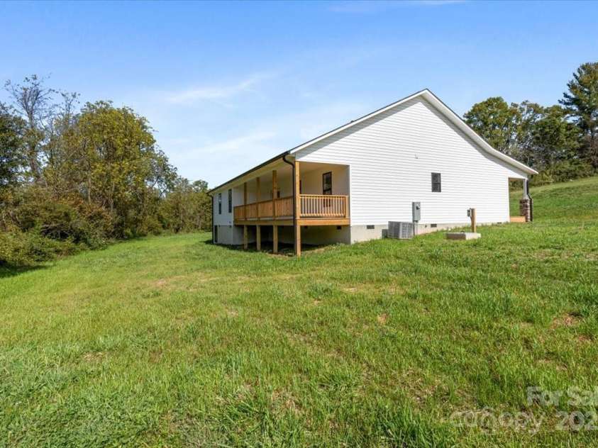 632 Morlin Acres Drive, Marshall, NC 28753.  MLS# CAR4264101, YatesRealty ID 30816. 